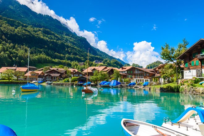 The Daily Telegraph: Skiën in de winter en zwemmen in de zomer: waar te wonen aan de mooiste meren van Europa